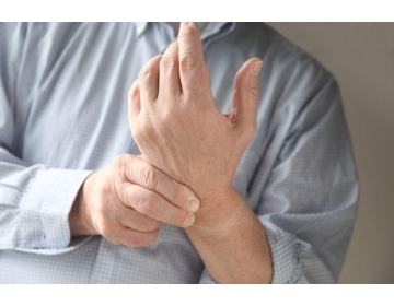 Як пластичні хірурги можуть допомогти в лікуванні артриту великого пальця?